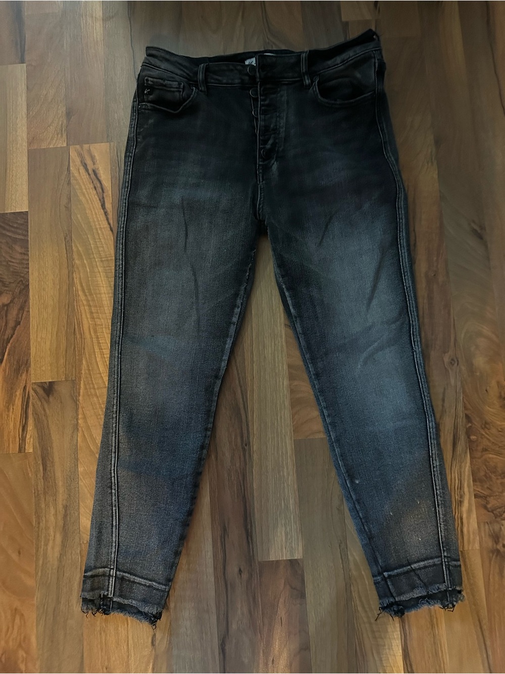 Kancan women’s Slim Fit Washed Jeans size 30 black